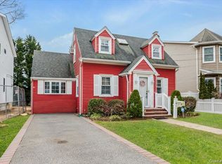 3978 William Street, Seaford, NY 11783