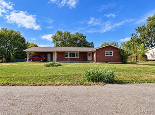 615 3rd St, Warrenton, MO 63383