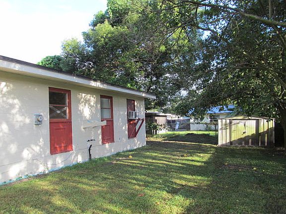 2nd image of 975 Crest Dr E