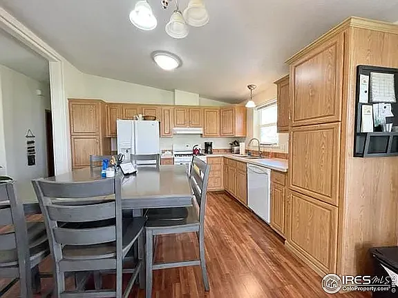133 E Grand Ave — Photo 8