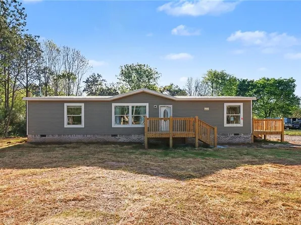 833 Berry Rd, Cedartown, GA 30125