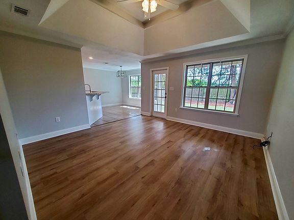 3rd image of 4818 Stonewall Cir