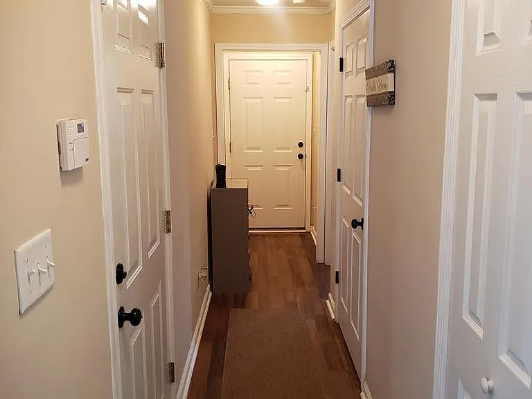 142 Grove Landing Ct — Photo 2