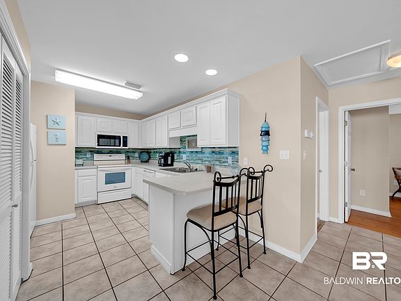 4th image of 1477 W Lagoon Ave #202