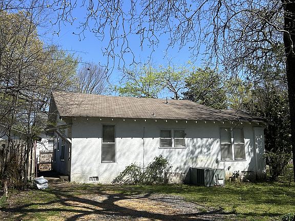 3rd image of 1016 W Grand Ave
