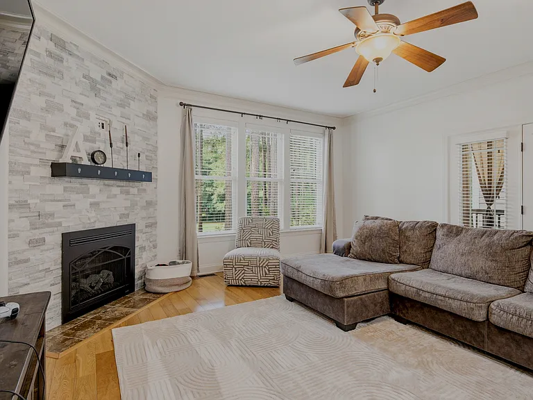 73 Falconridge Dr — Photo 14