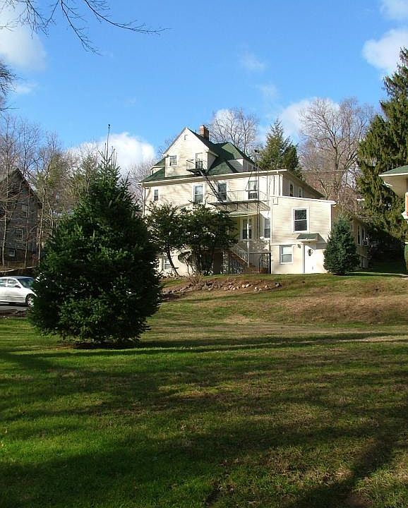 2nd image of 1283 Valley Rd APT 1