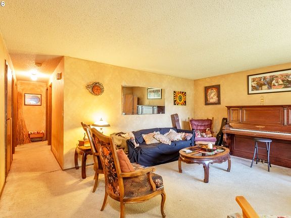 5th image of 4824 NE 55th Cir