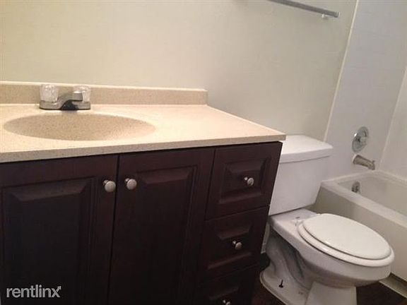 2730 Wheatfield 9-14-15 bathroom