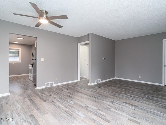 4th image of 2509 9th Ave N