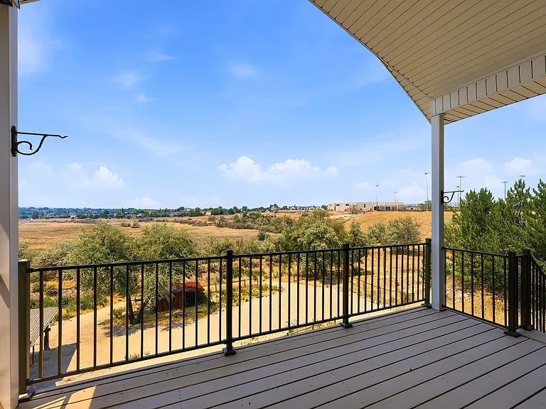 722 W Webb Rd — Photo 35
