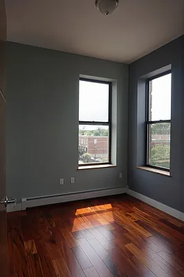 Rented by DYNAMIC REALTY OF NEW YORK CORP | media 30