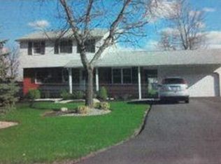 8003 Crestview Dr, Niagara Falls, NY 14304