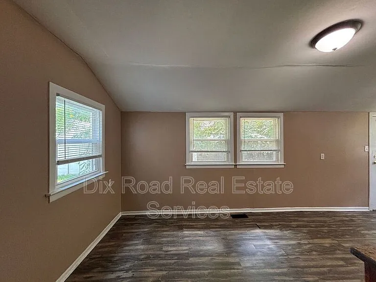 112 Heaton Ave — Photo 11