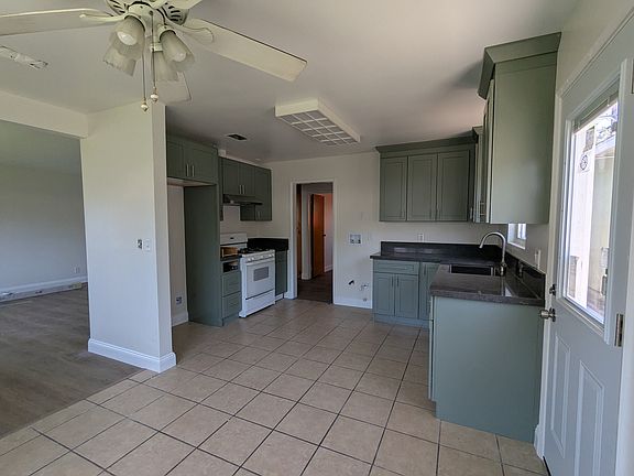 Newly renovated kitchen with Babylon gray countertops