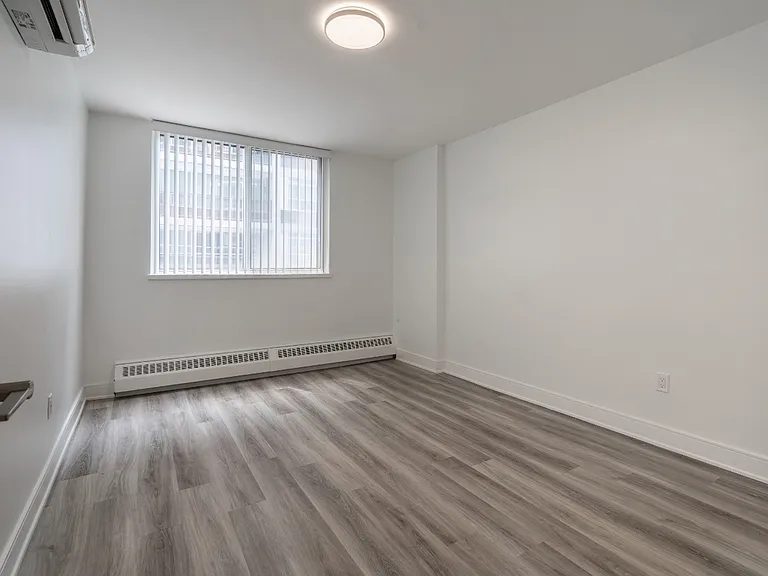 161 Saint George St — Photo 15