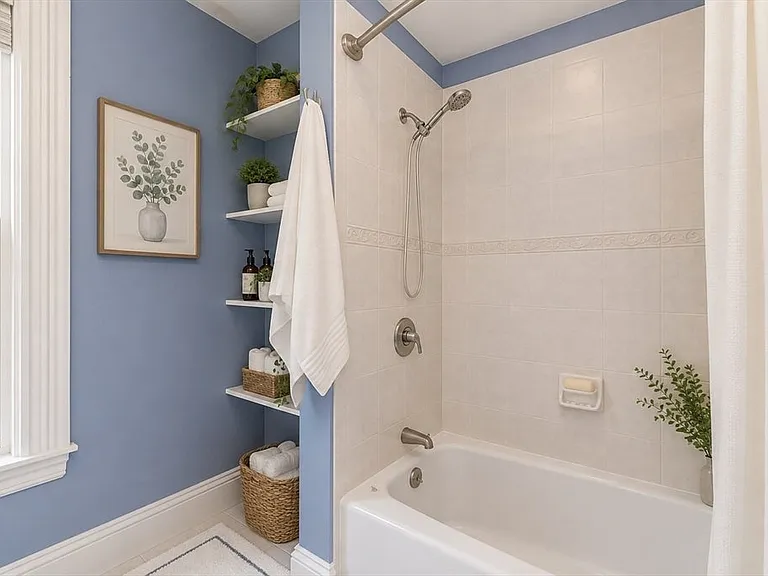 326 Centre St #3 — Photo 9