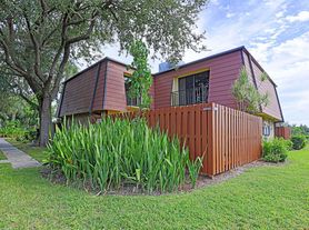 1570 Park Meadows Dr, Fort Myers, FL