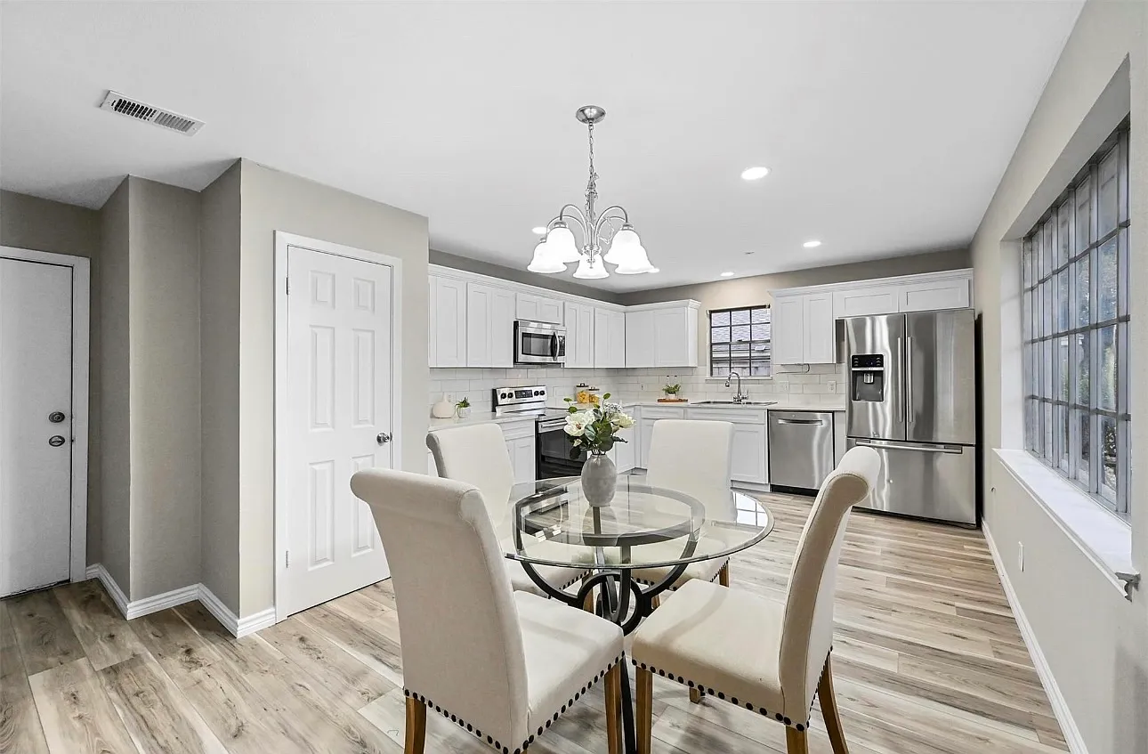 3 bed, 1825 sqft, $2,599 — Photo 4