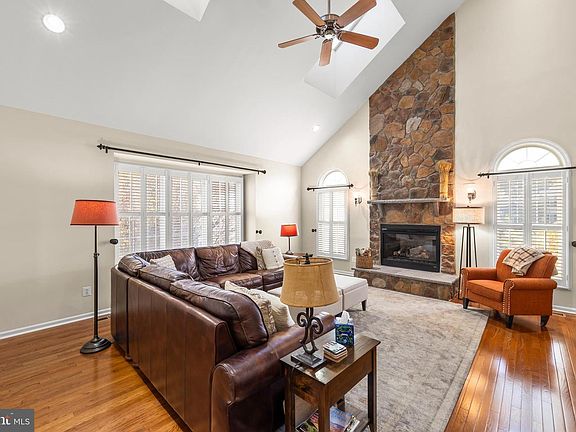 5th image of 112 Heath Ct