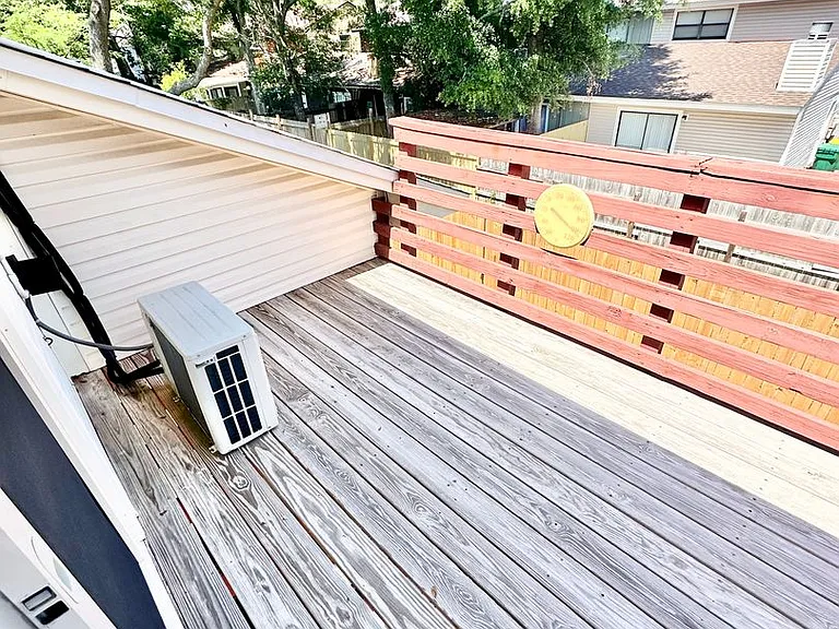 937 Holbrook Cir — Photo 32