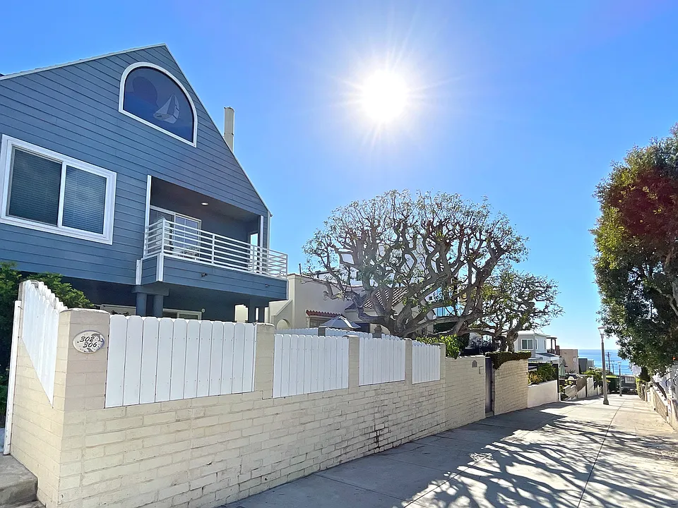 Fantastic walkstreet location just 2 blocks to the beach