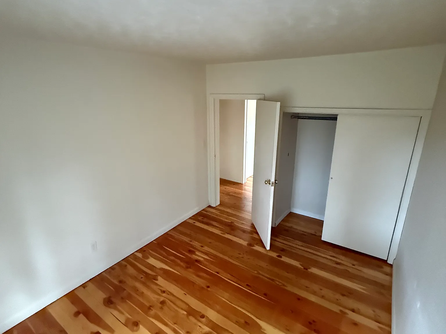 3 bed, 1160 sqft, $2,500 — Photo 4