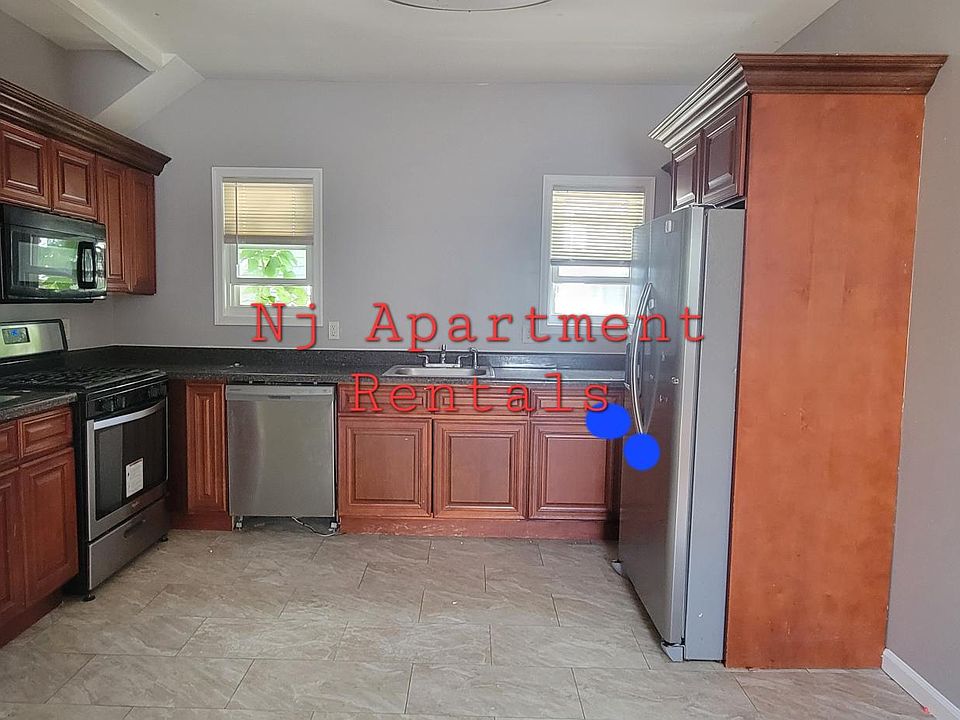 1st image of 83 Chelsea Ave Floor 3