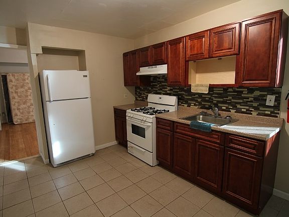 5th image of 194 N 11th St #1
