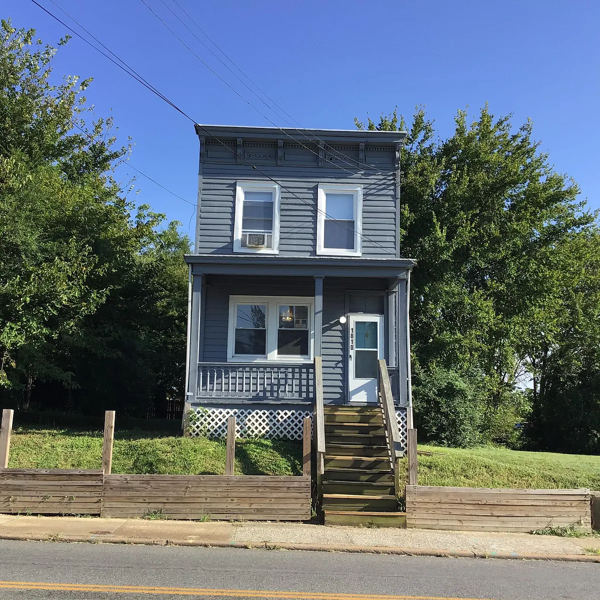 Building Photo - 1810 Bainbridge St