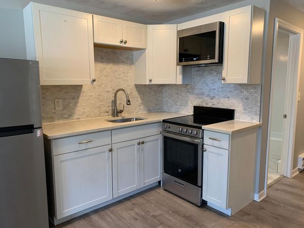 18 Nashua Rd APT 4, Pelham, NH 03076