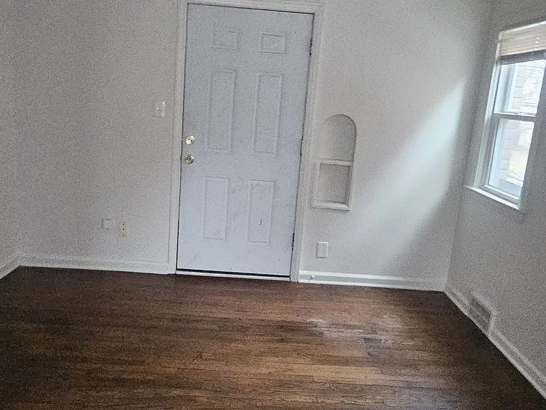 14481 Maddelein St — Photo 31