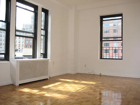 Rented by Moises Farhart, LREB | media 3