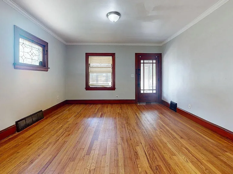 9715 Plymouth Ave — Photo 36