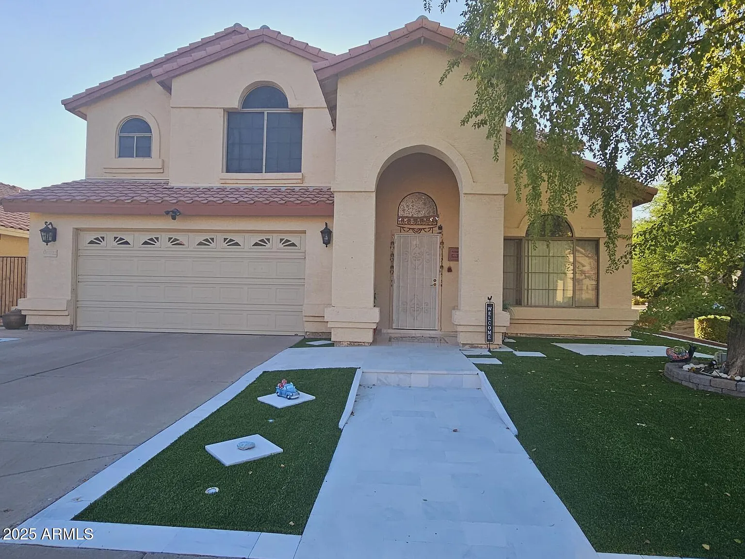 3 bed, 3.5 bath, 2401 sqft, $2,975 — Photo 3