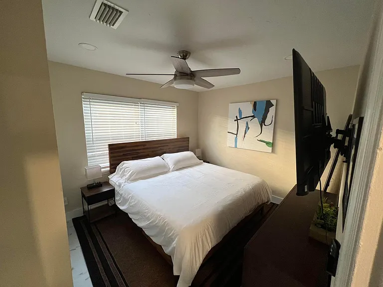1405 NE 4th Ct #3 — Photo 3