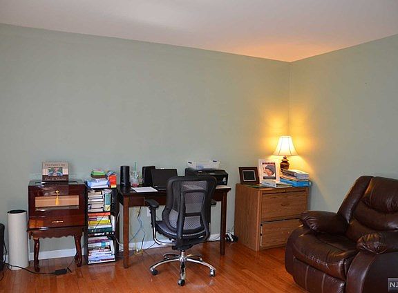 3rd image of 10 Grand St