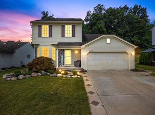 5714 Lockwood Dr, Waterford, MI 48329