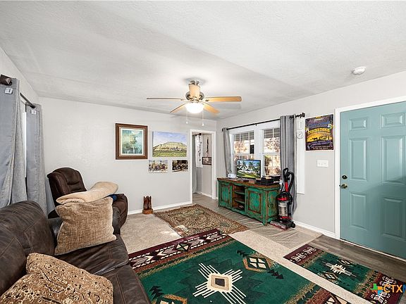 3rd image of 425 Dreamland Dr