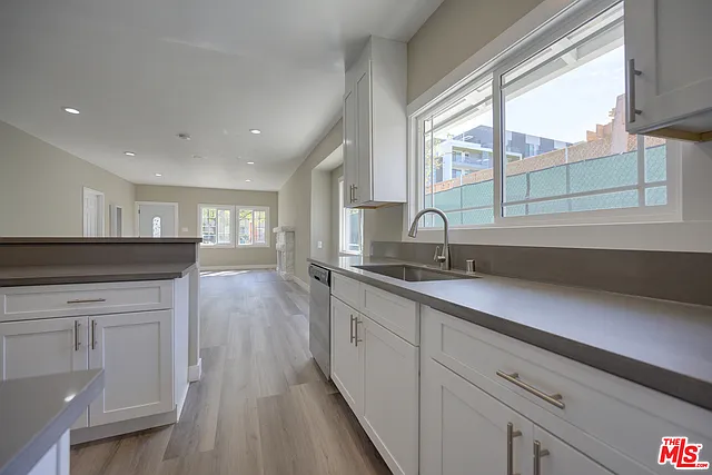 1127 N Formosa Ave — Photo 11