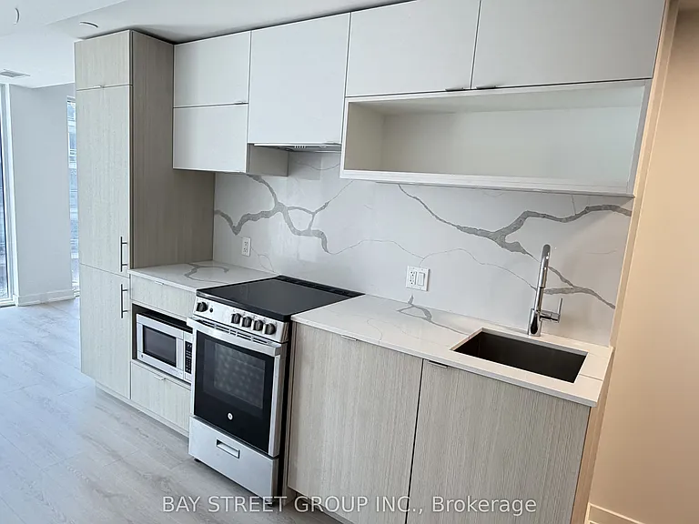 100 Queen St E #905 — Photo 6