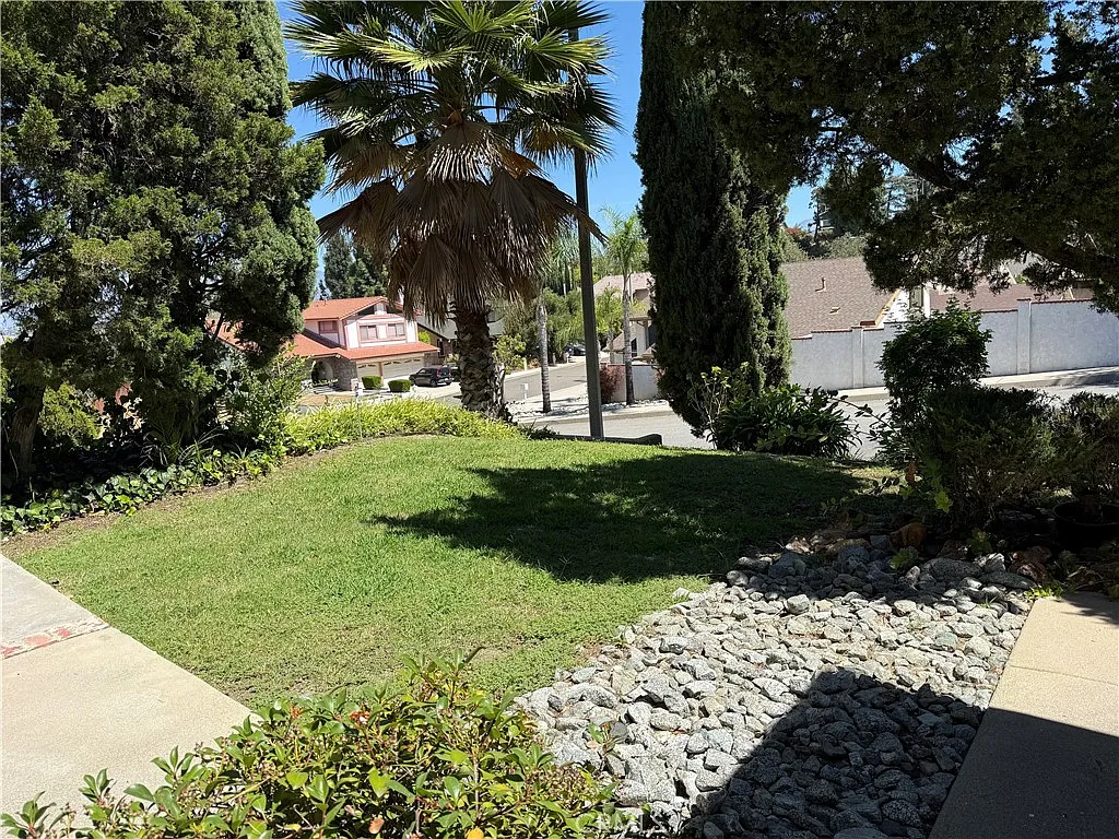 4 bed, 2077 sqft, $3,995 — Photo 4