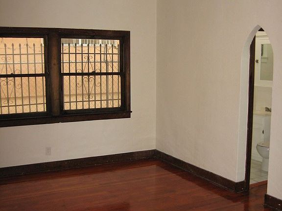 4th image of 747 N Wilcox Ave #105