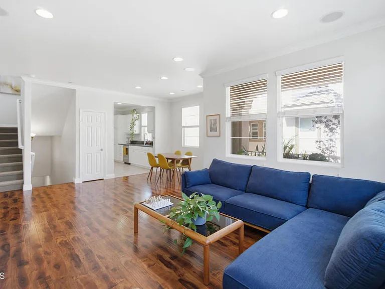 3146 N Ventura Rd — Photo 8