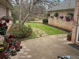 2708 Steeplechase Ct, Hurst, TX 76054