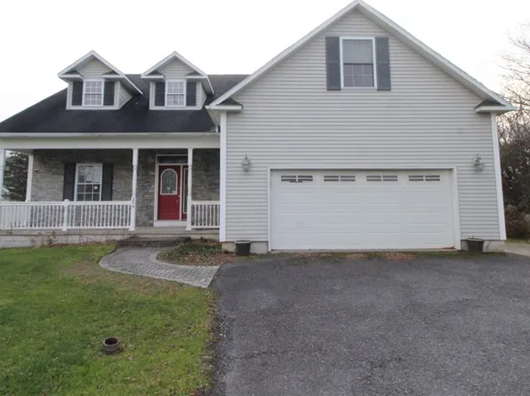 209 Sanderson Dr, Camillus, NY 13031