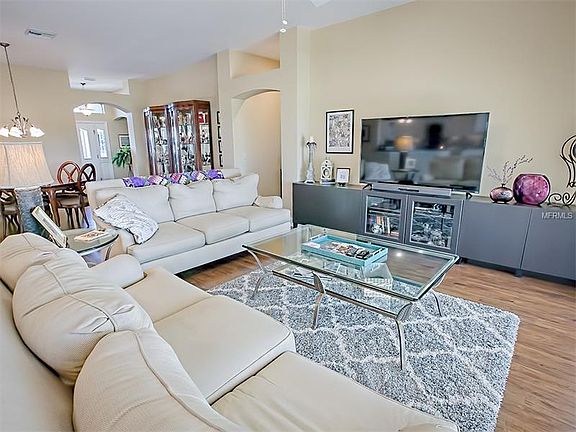 5th image of 481 Ainsworth Cir