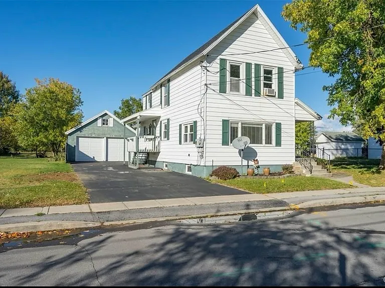 712 Emmett St — Photo 1