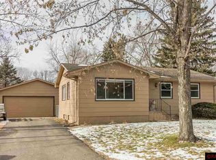 1432 Thomas St, Saint Peter, MN 56082