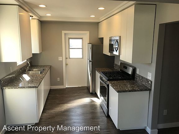 4th image of 214-220 B Ave #220